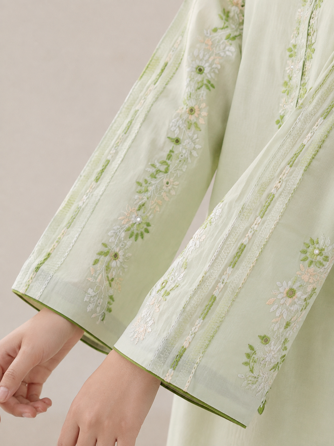 Pastel Mint Floral Embroidery 0837